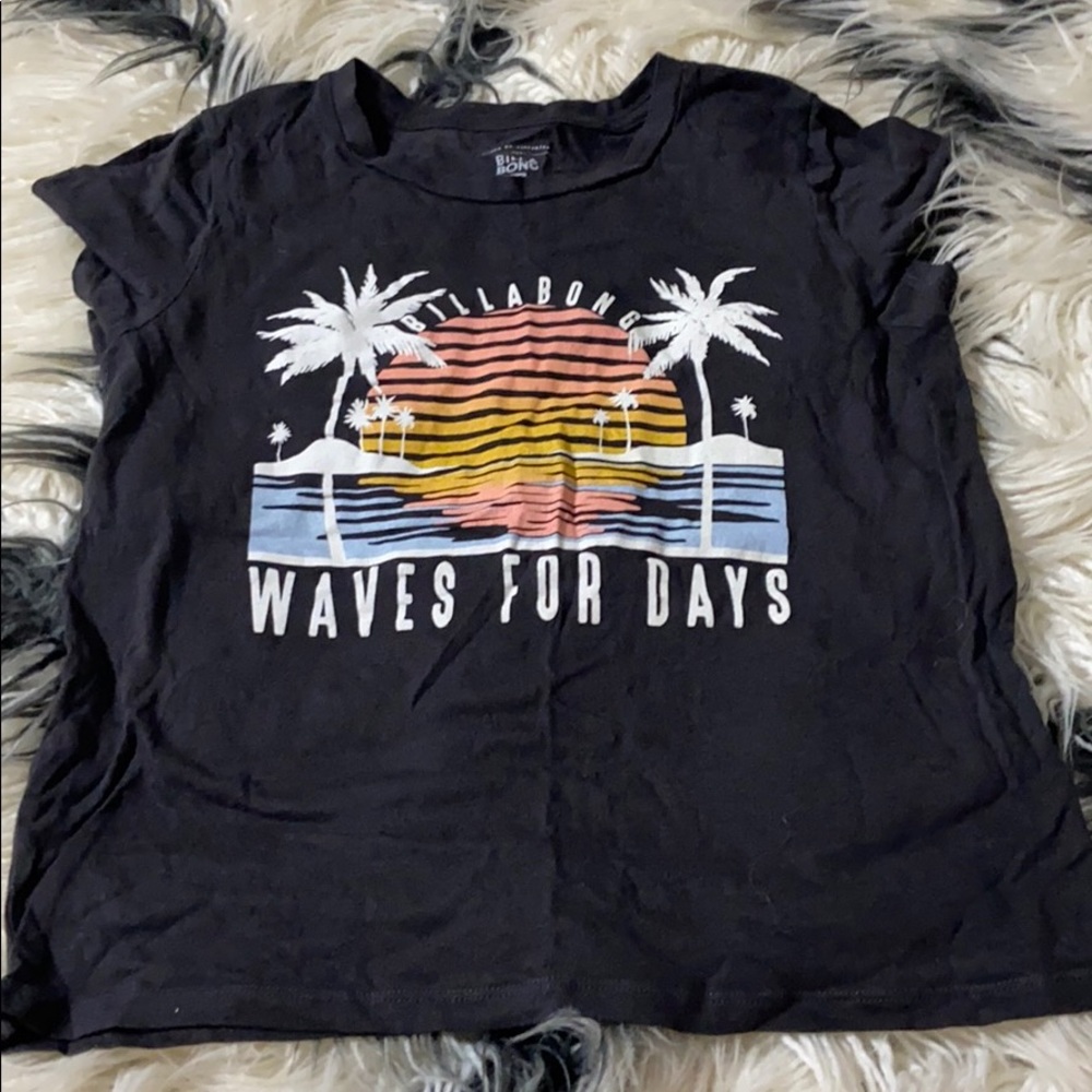 A cute billabong T-shirt!😁
